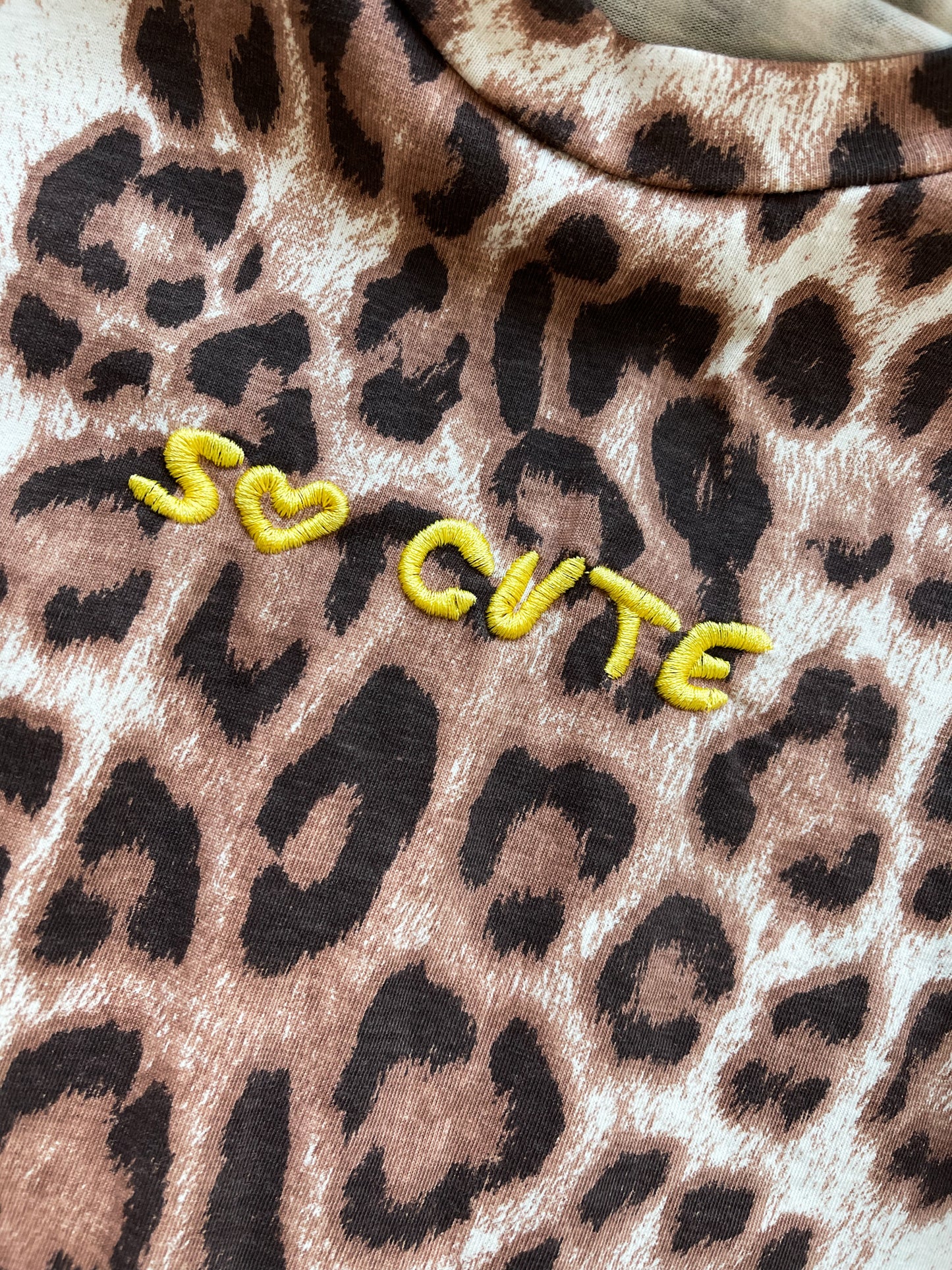 T-Shirt SO CUTE Leo 2 Farben
