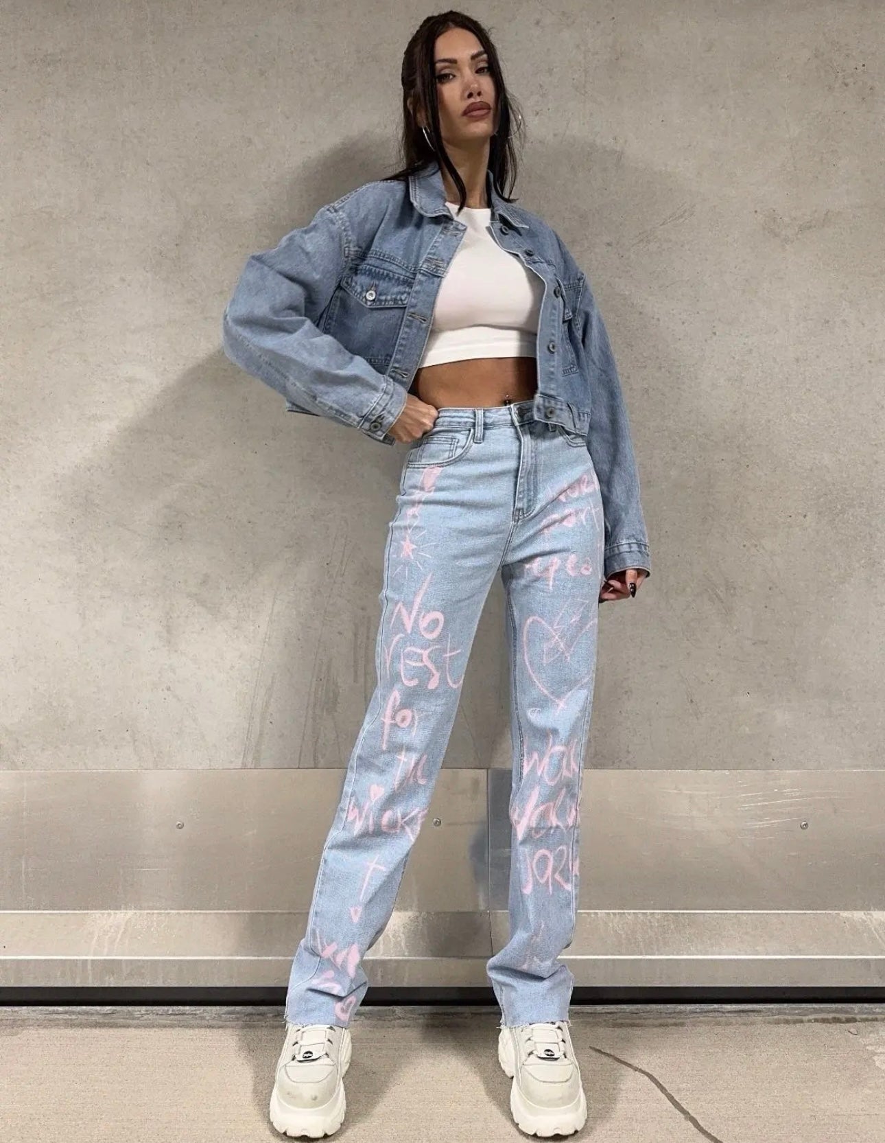 Jeanshose-Graffiti rosa