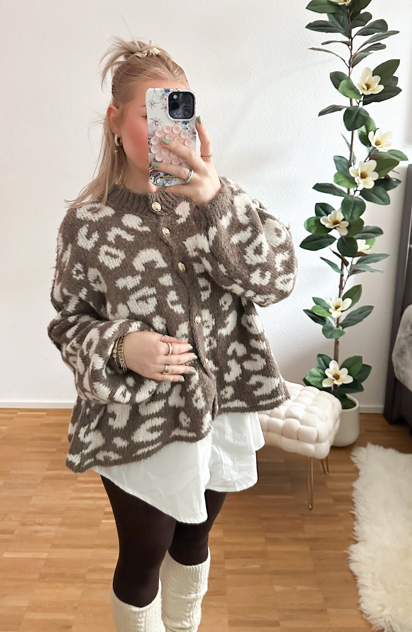 Strickjacke Leo in zwei Garben mit Knöpfen super weich