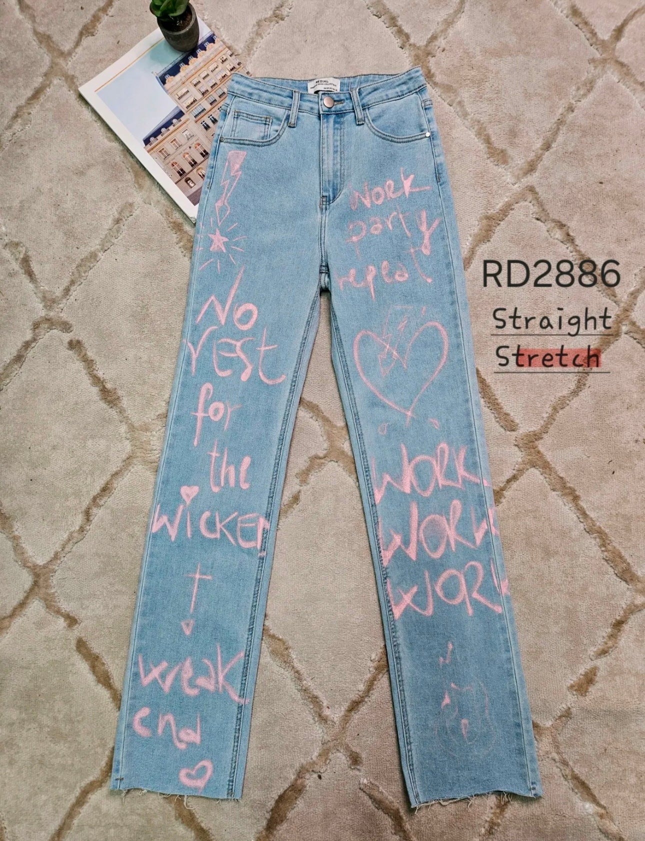 Jeanshose-Graffiti rosa