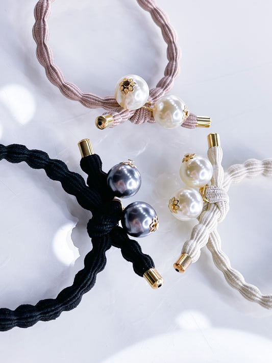 Haargummi mit Perlen