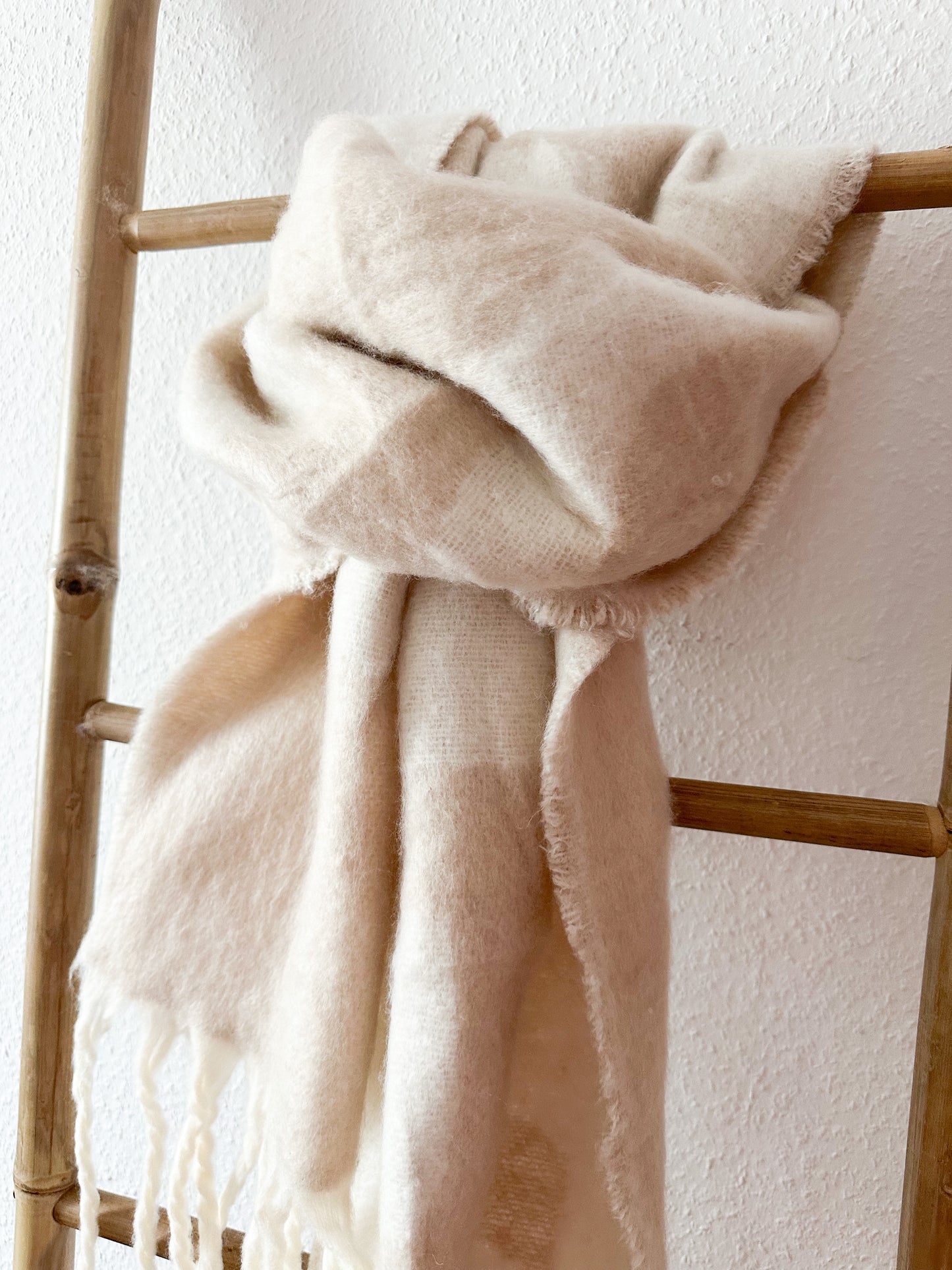 Winterschal Jadore Creme super weich für kalte Wintertage