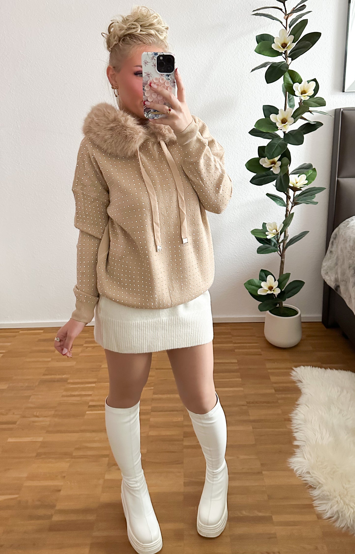 Strickpullover Strass mit Kapuze und Kunstfell in zwei Farben