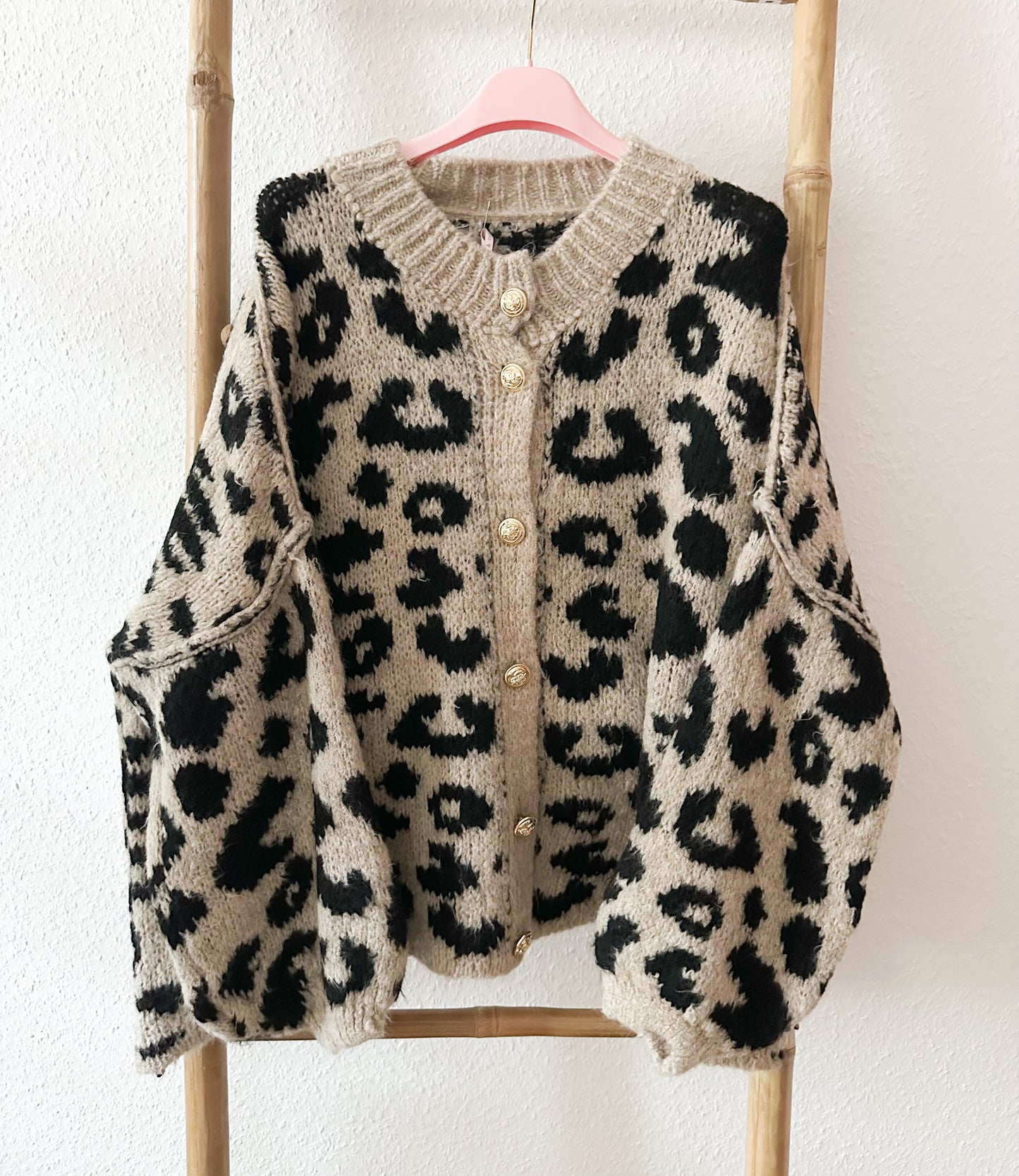 Strickjacke Leo in zwei Garben mit Knöpfen super weich