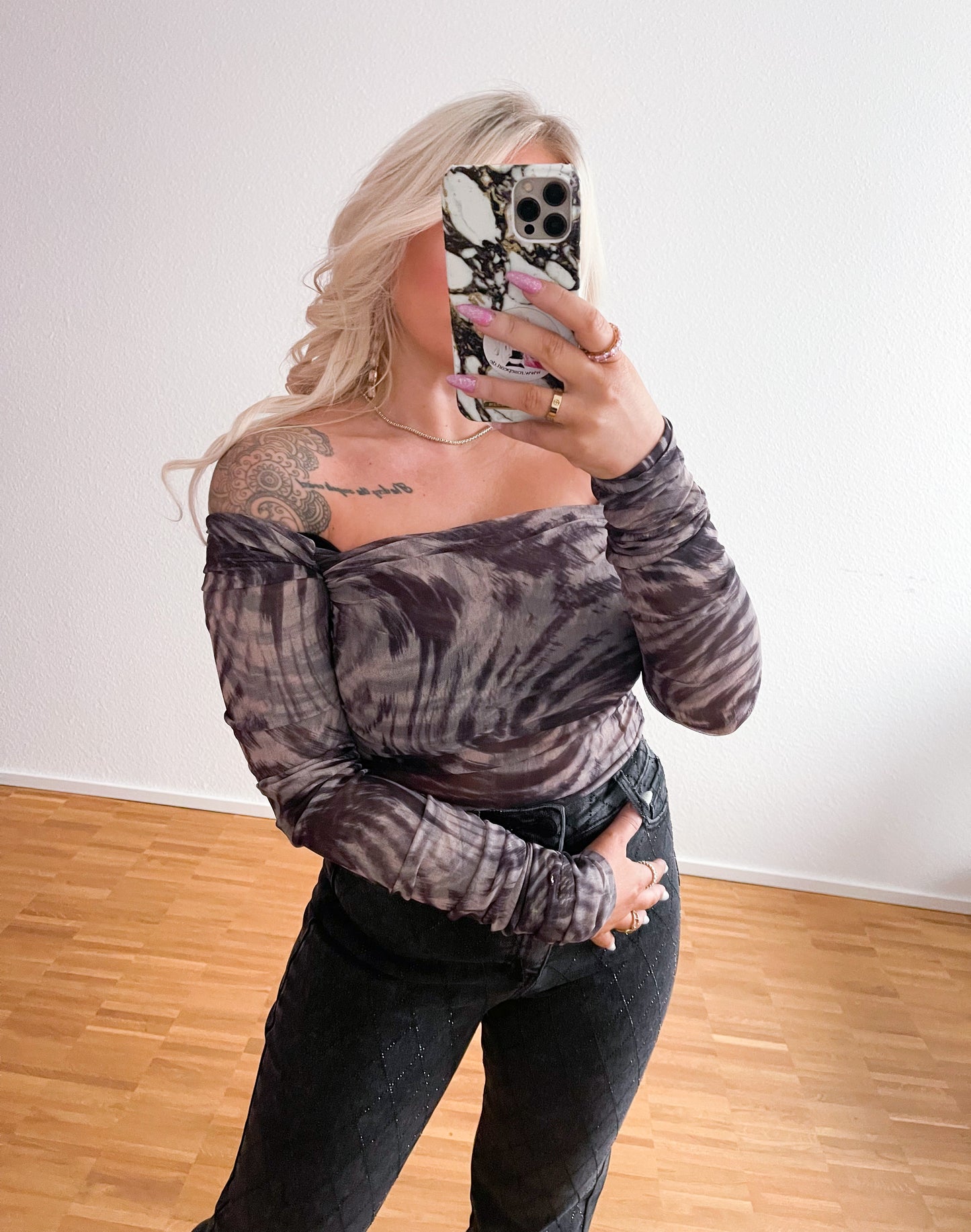 Oberteil Off shoulder Marmor