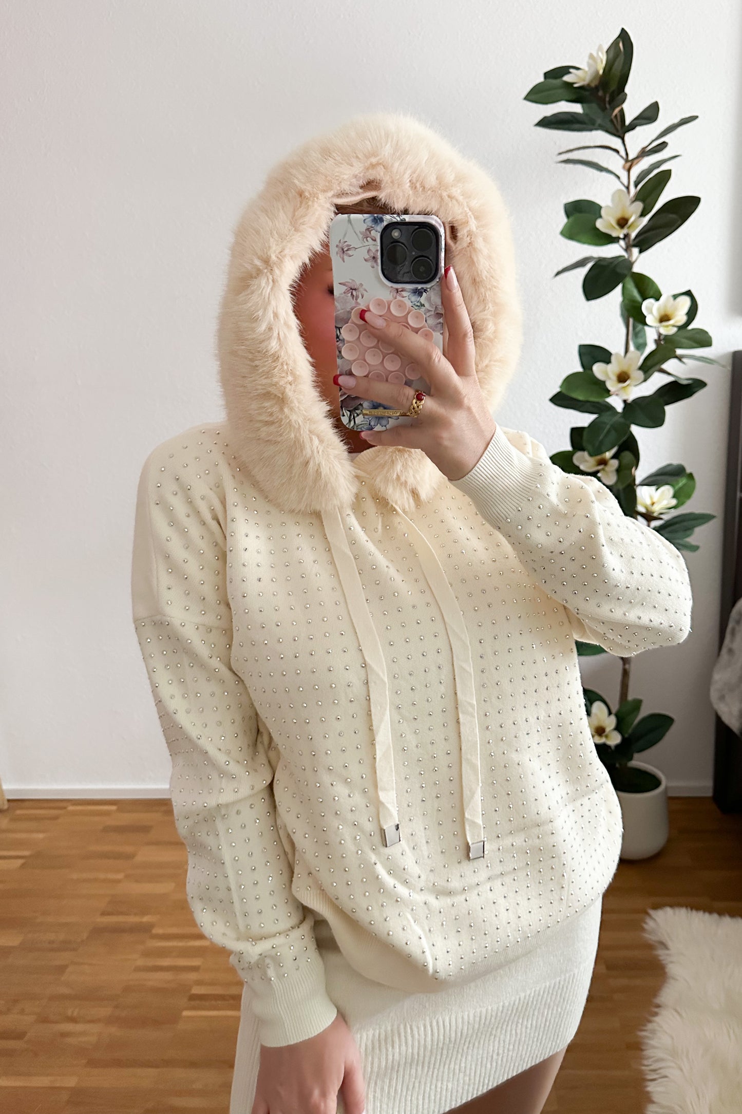 Strickpullover Strass mit Kapuze und Kunstfell in zwei Farben