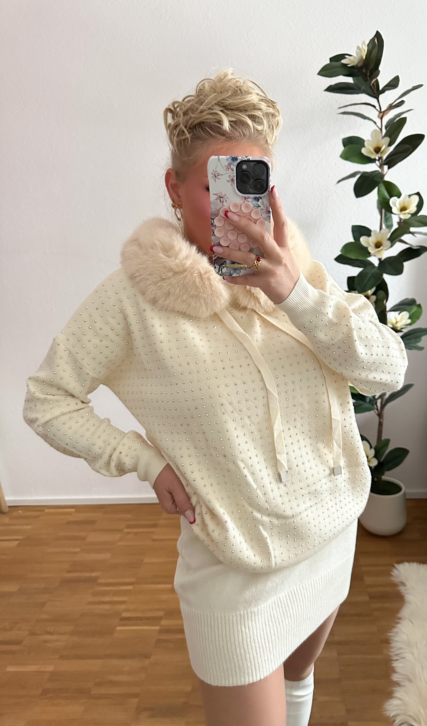 Strickpullover Strass mit Kapuze und Kunstfell in zwei Farben
