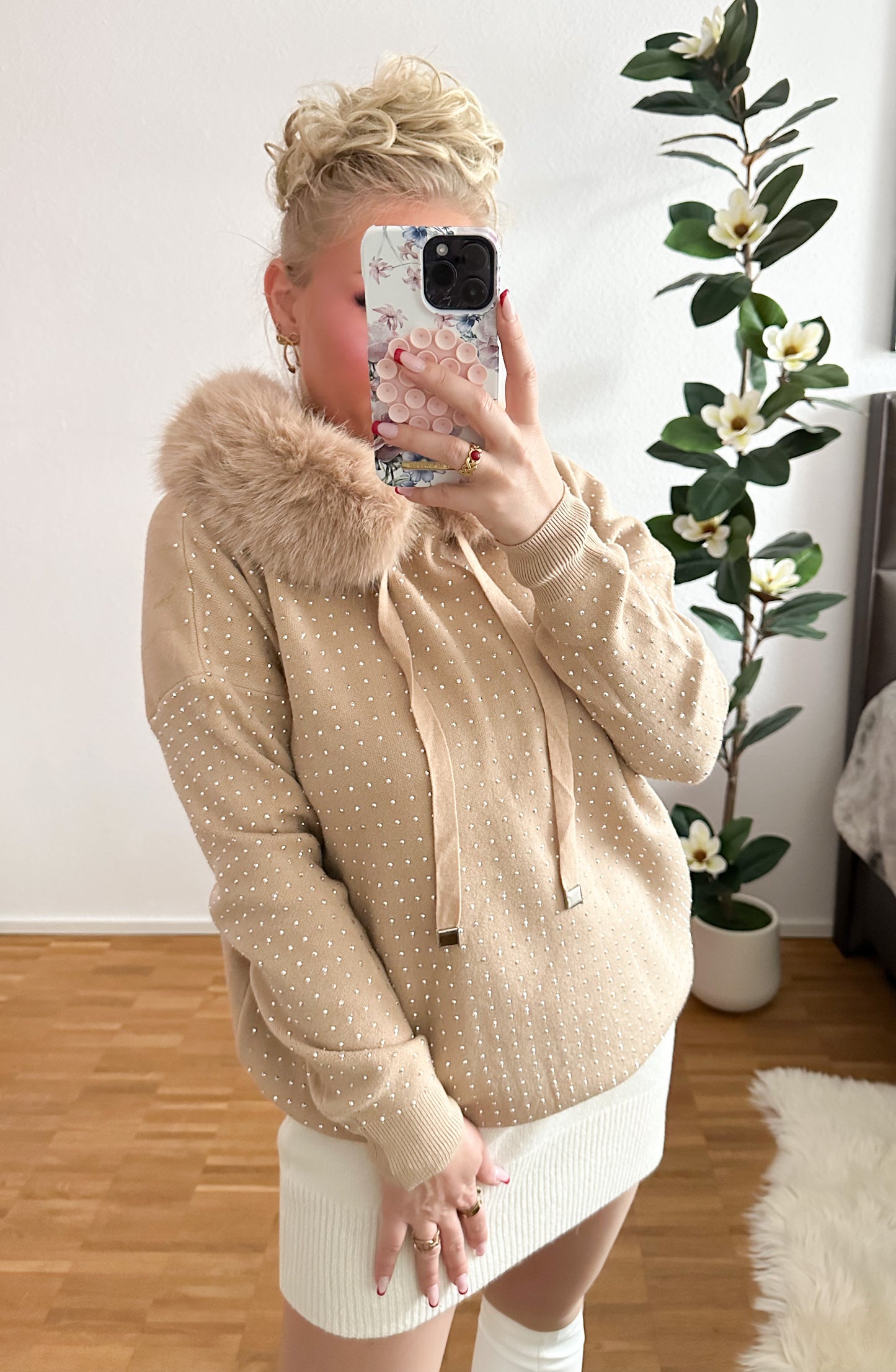 Strickpullover Strass mit Kapuze und Kunstfell in zwei Farben