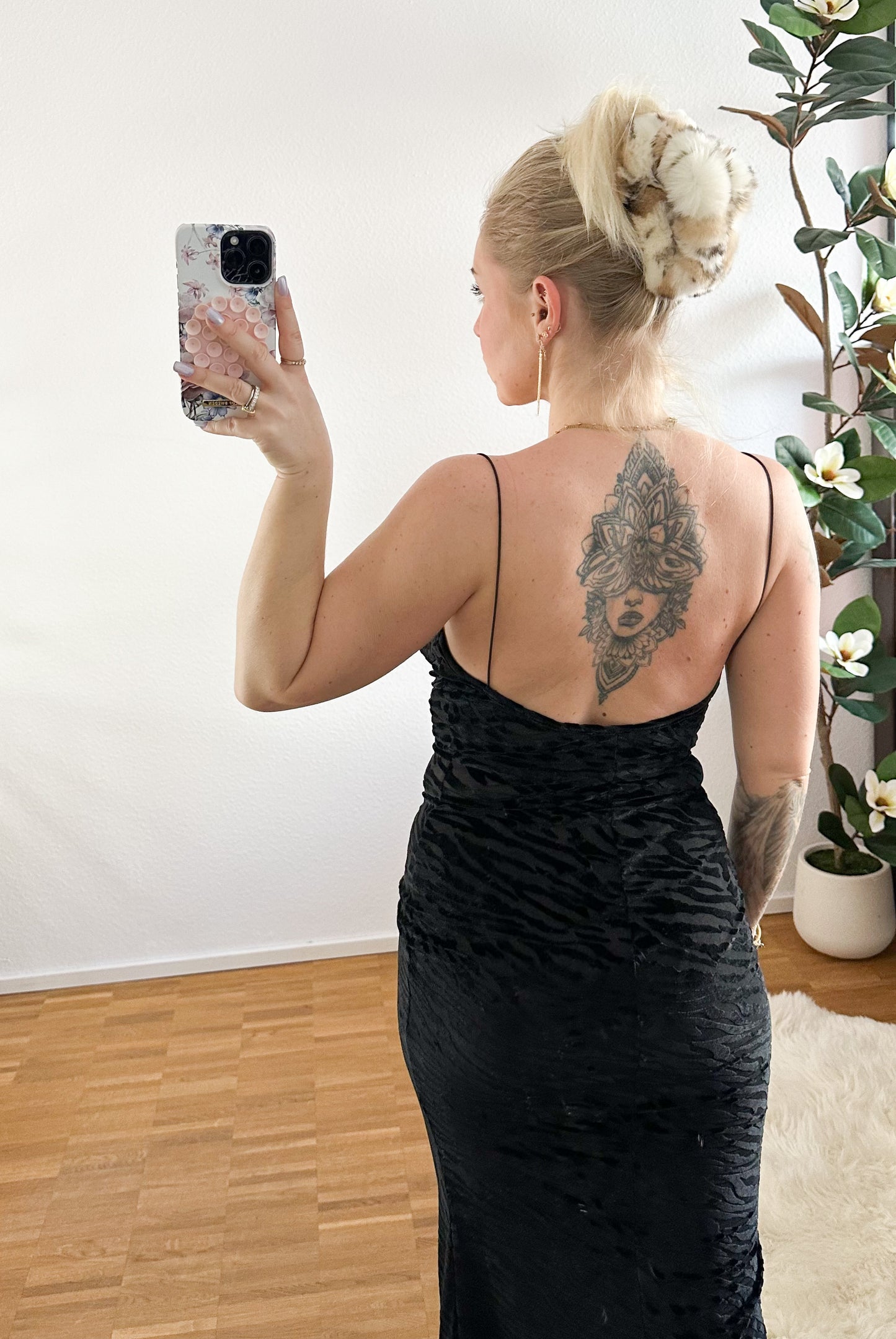 Kleid Zebra Rücken frei