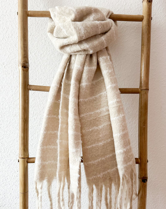 Fransenschal Streifi ist super weich und Kuschelig in 2 Farben perfekt für kalte Winter Tage