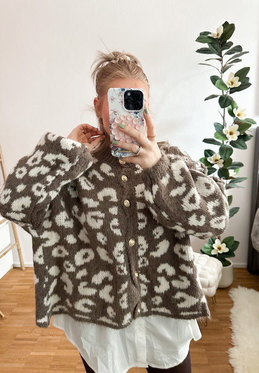 Strickjacke Leo in zwei Garben mit Knöpfen super weich