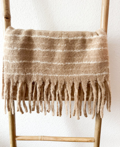 Fransenschal Streifi ist super weich und Kuschelig in 2 Farben perfekt für kalte Winter Tage