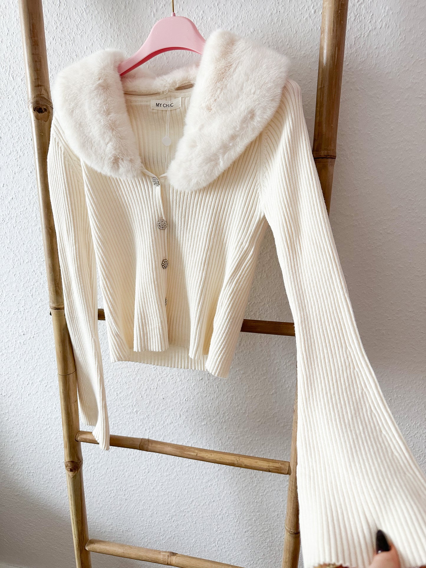 Pullover Iconic mit Kunstfell und Strass Knöpfen