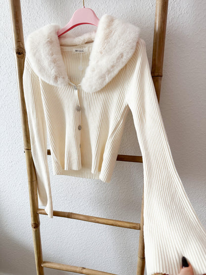 Pullover Iconic mit Kunstfell und Strass Knöpfen