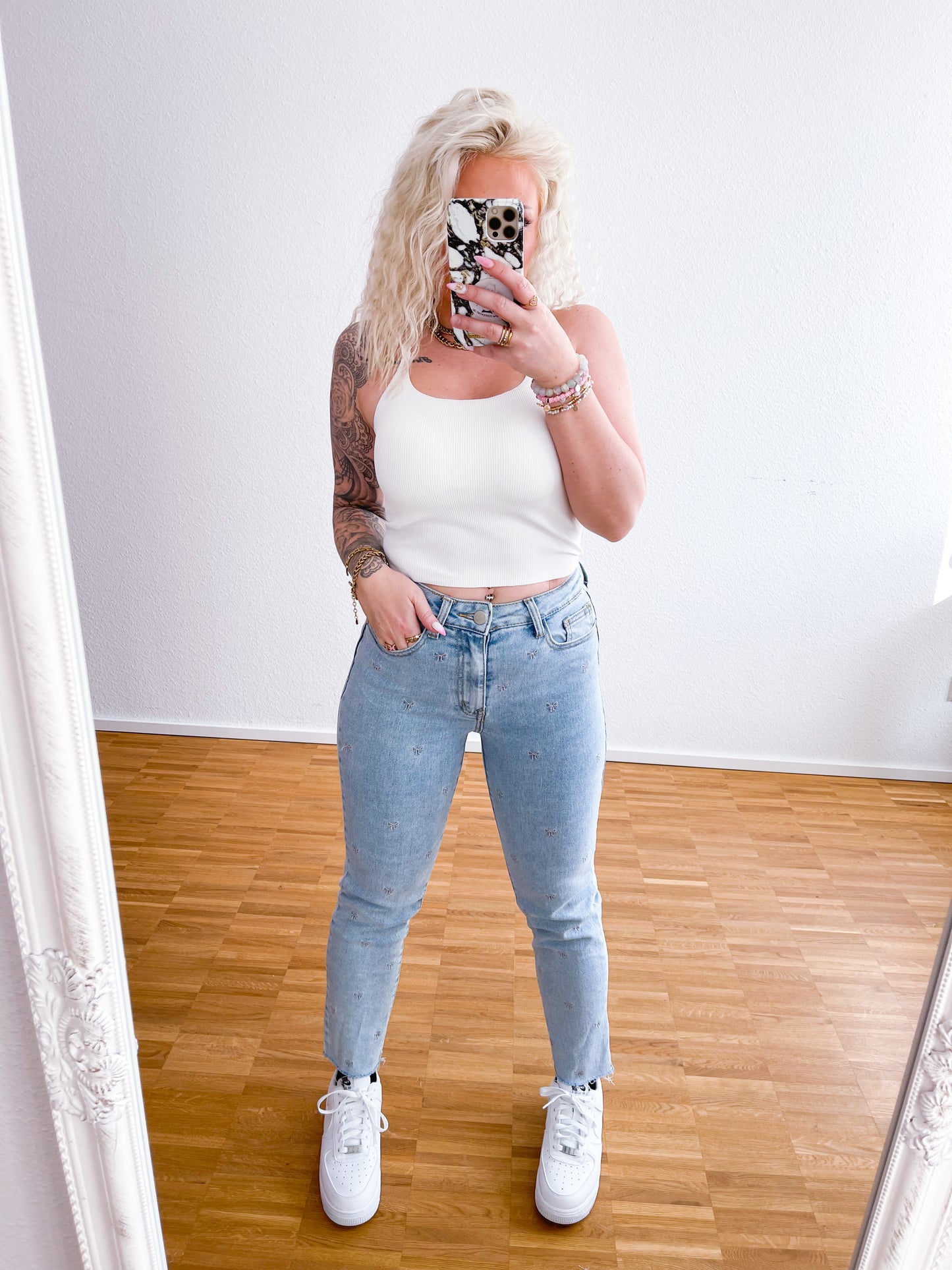 Jeanshose-MOM-Schleife Denim