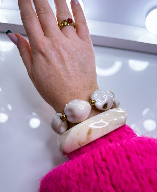 Armreif Lina in 3 Farben es besteht aus hochwertigem Kunstharz