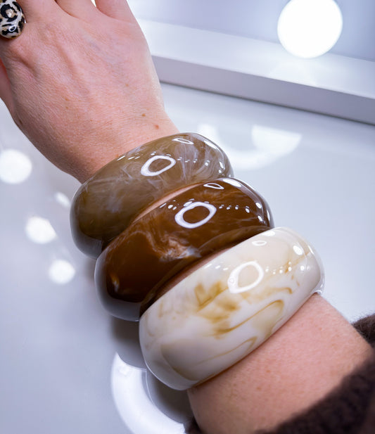 Armreif Luna in 3 Farben es besteht aus hochwertigem Kunstharz