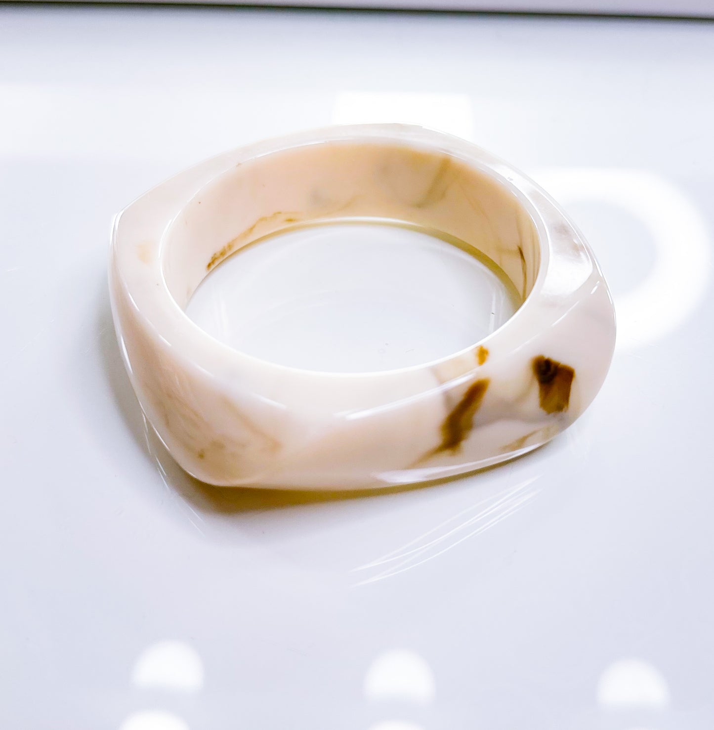 Armreif Lina in 3 Farben es besteht aus hochwertigem Kunstharz